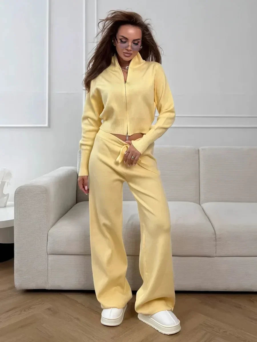 Completo donna con cardigan e pantaloni con zip