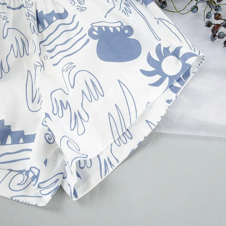 Completo donna bianco e blu con motivi moderni