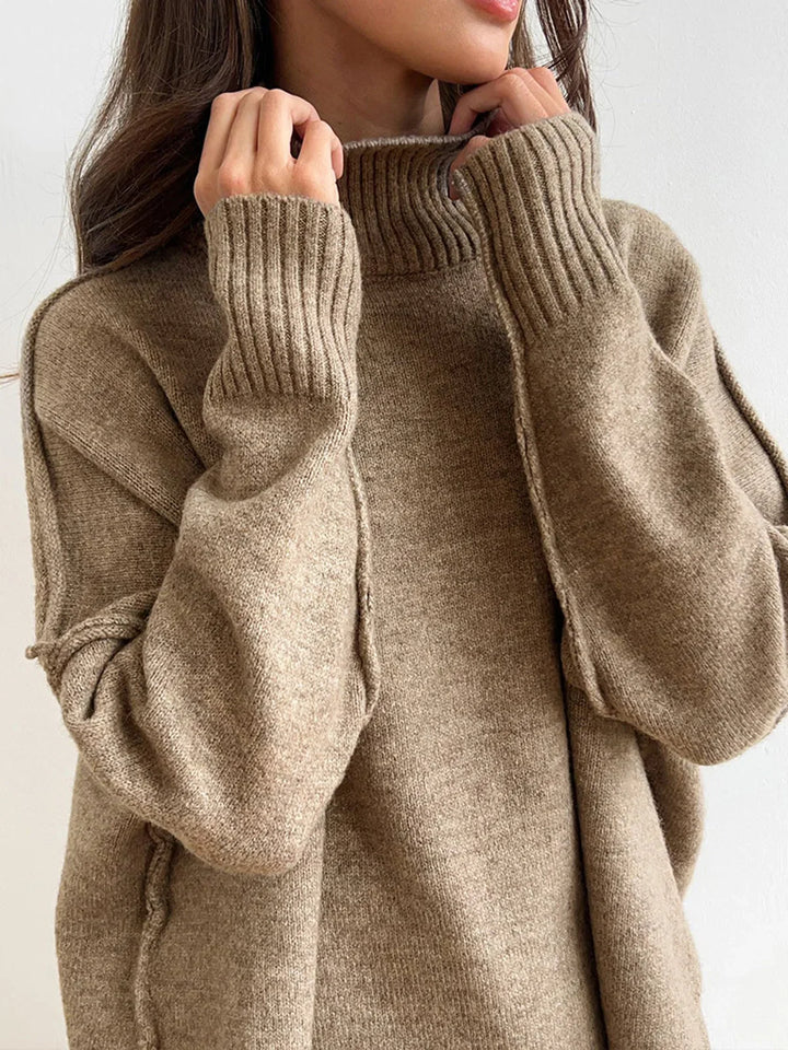 Completo da donna rilassato con dolcevita in maglia morbida