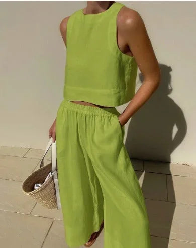 Completo donna senza Manica con top corto e pantalone fluido