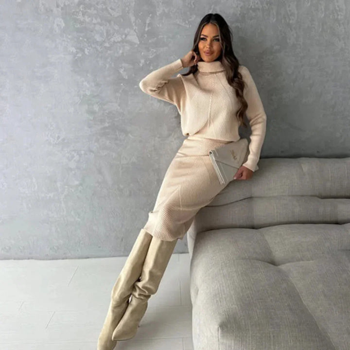 Completo con pullover a collo alto e gonna a vita alta da donna