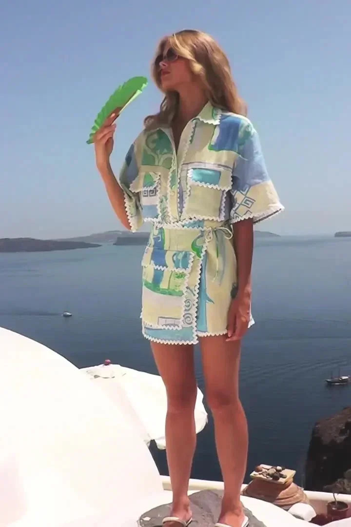 Completo estivo donna blu e bianco con motivi geometrici