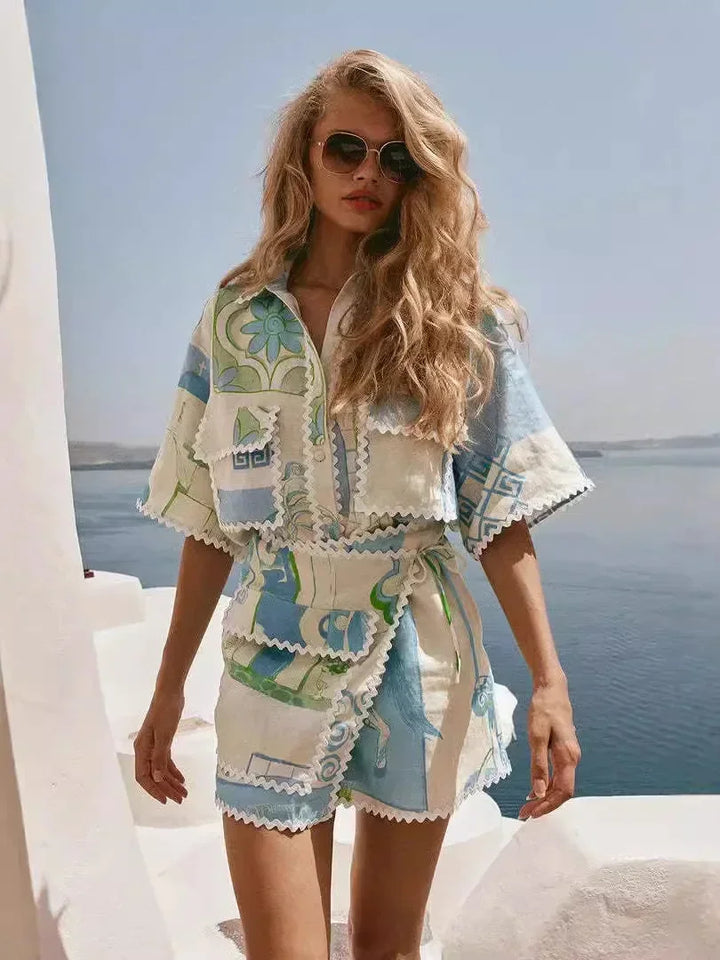 Completo estivo donna blu e bianco con motivi geometrici