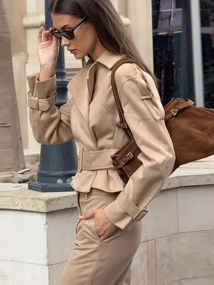 Completo blazer pantalone donna con cintura regolabile e risvolti