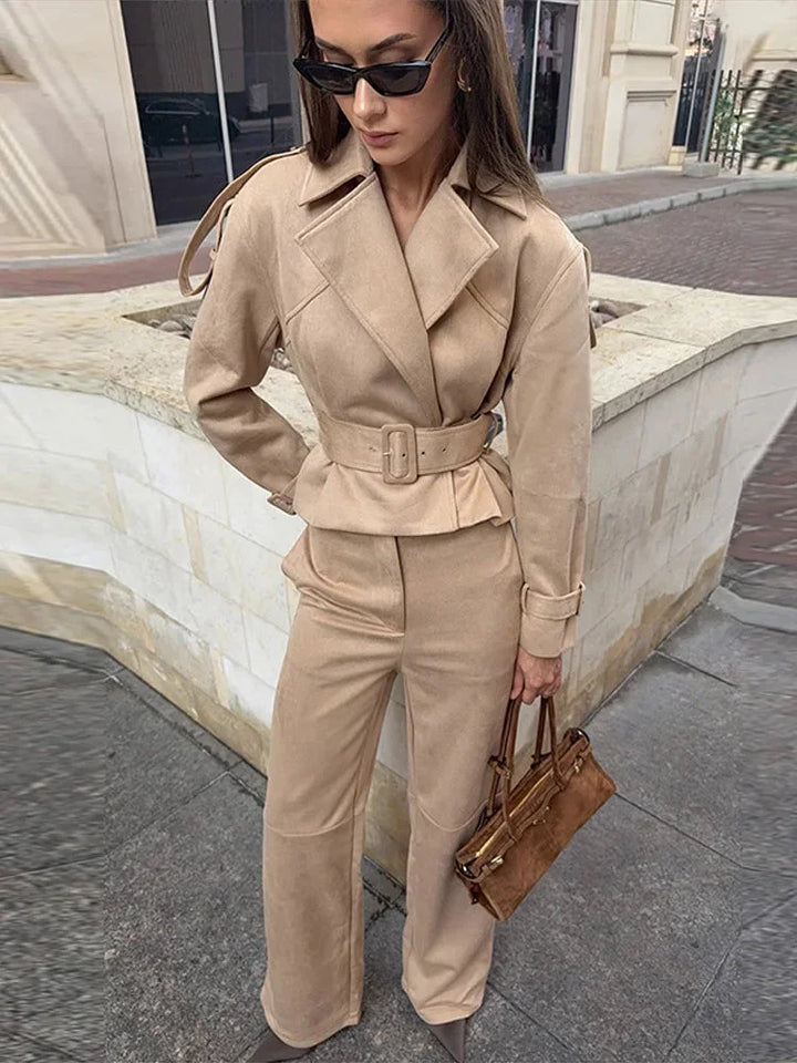 Completo blazer pantalone donna con cintura regolabile e risvolti