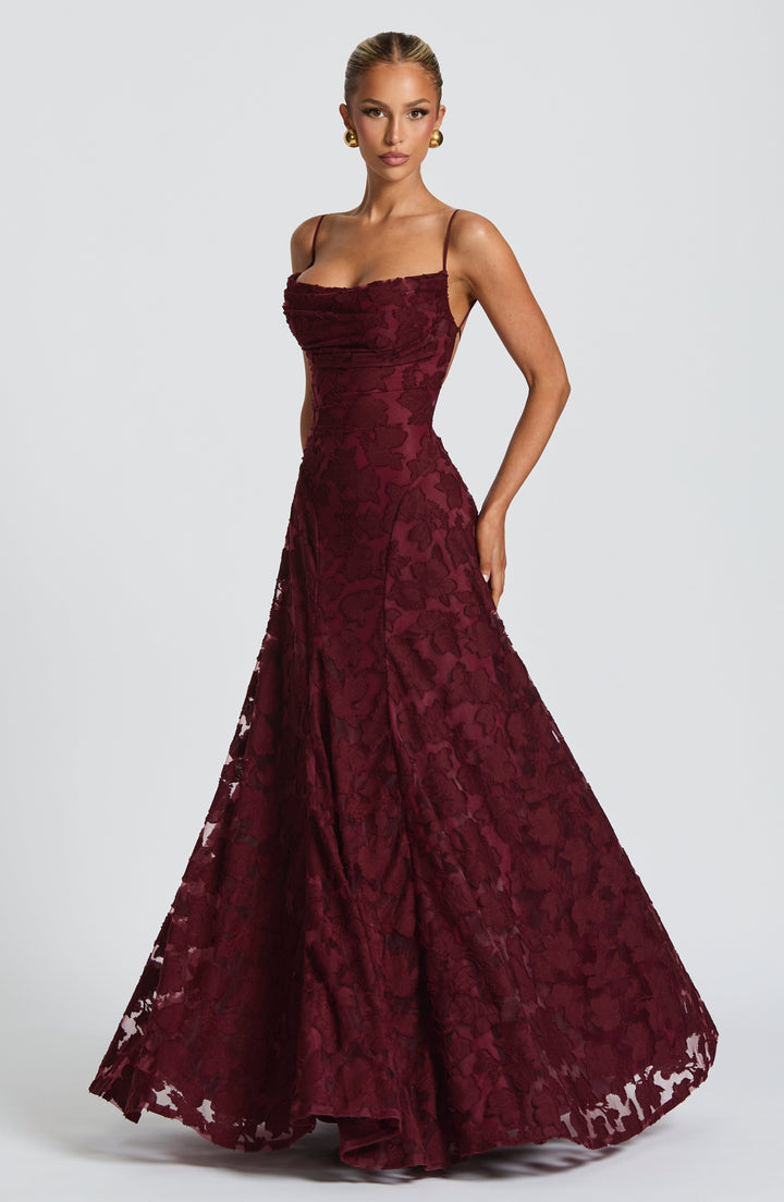 Vestito lungo da donna scollo a cascata schiena con allacciatura spalline sottili motivo traforato
