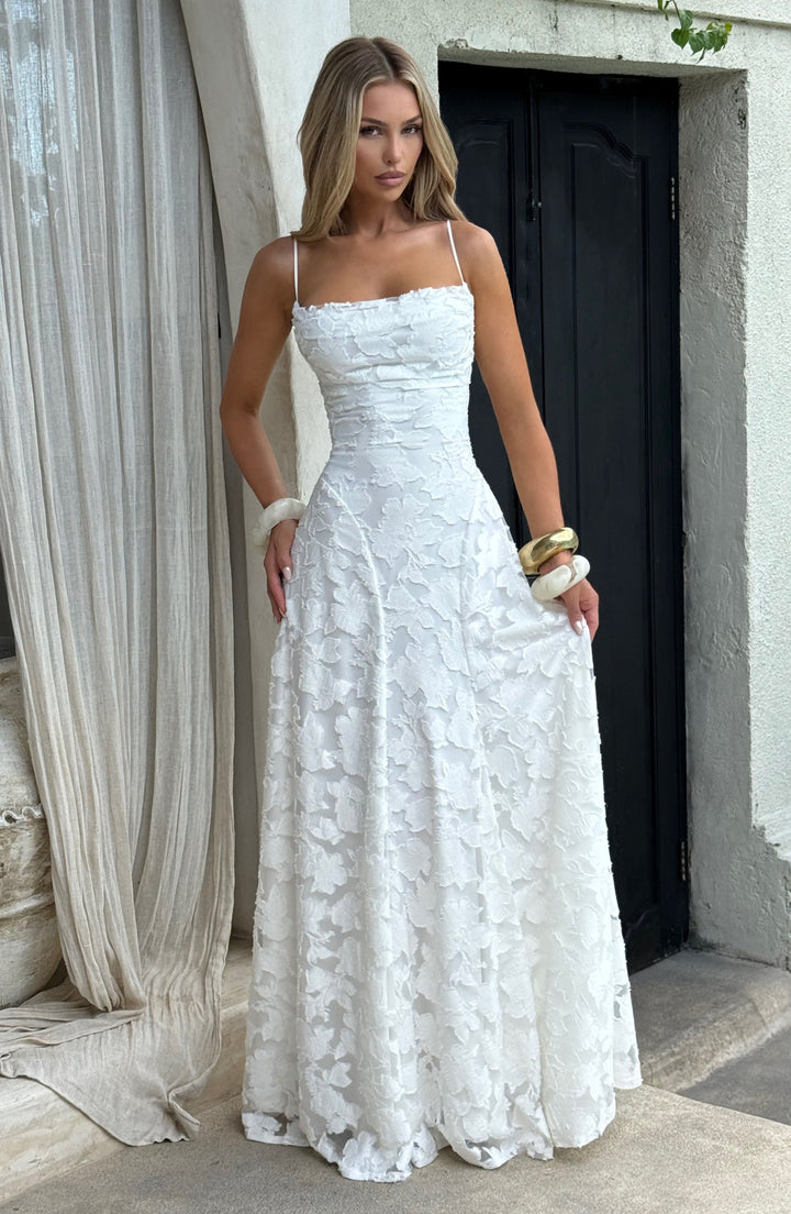 Vestito lungo da donna scollo a cascata schiena con allacciatura spalline sottili motivo traforato