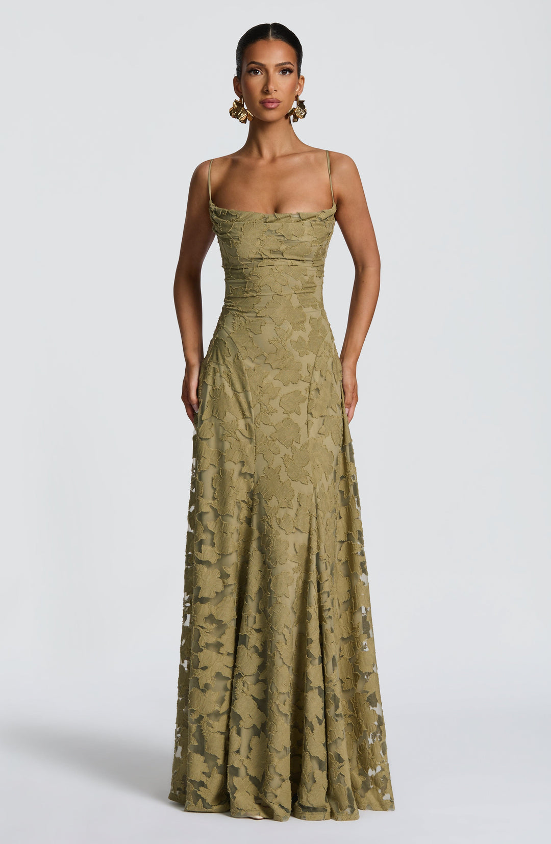 Vestito lungo da donna scollo a cascata schiena con allacciatura spalline sottili motivo traforato
