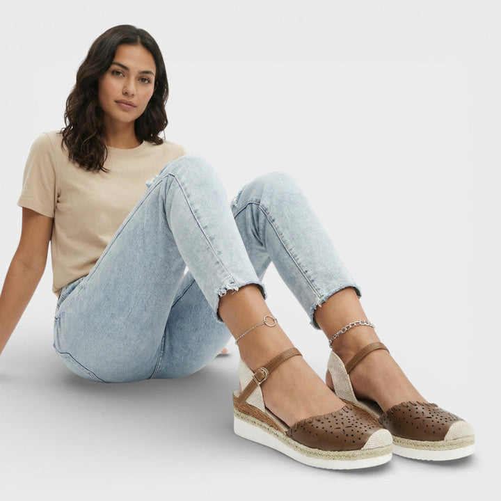 Espadrillas donna punta chiusa con zeppa traforate suola intrecciata