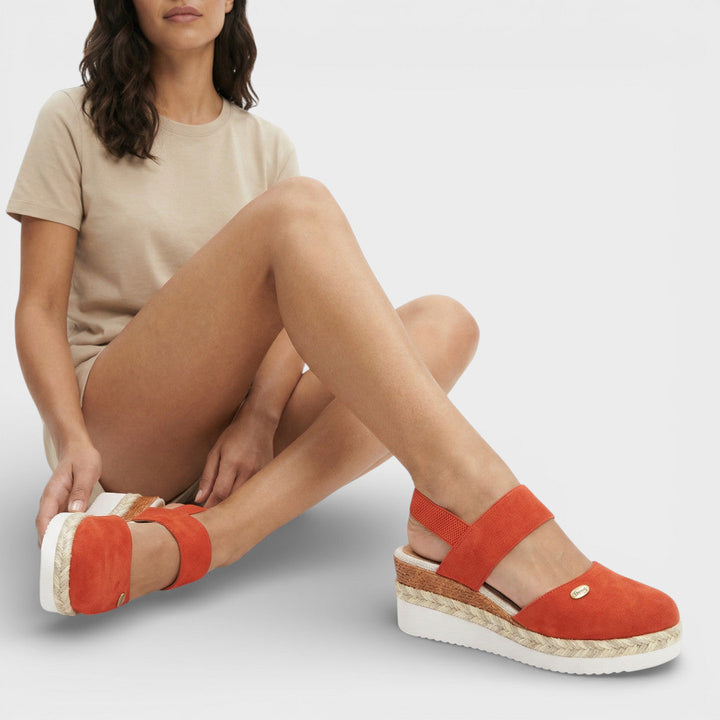 Sandali da donna con zeppa punta chiusa tipo espadrillas e ampio cinturino alla caviglia