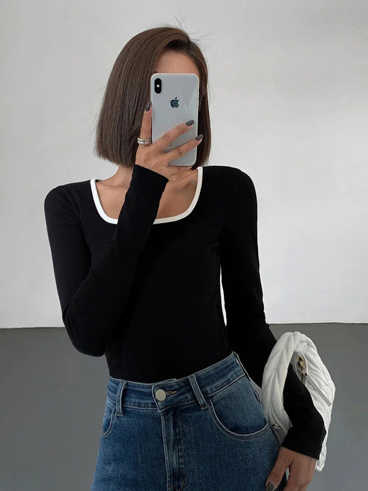 Top da donna con scollatura quadrata e bordi a contrasto