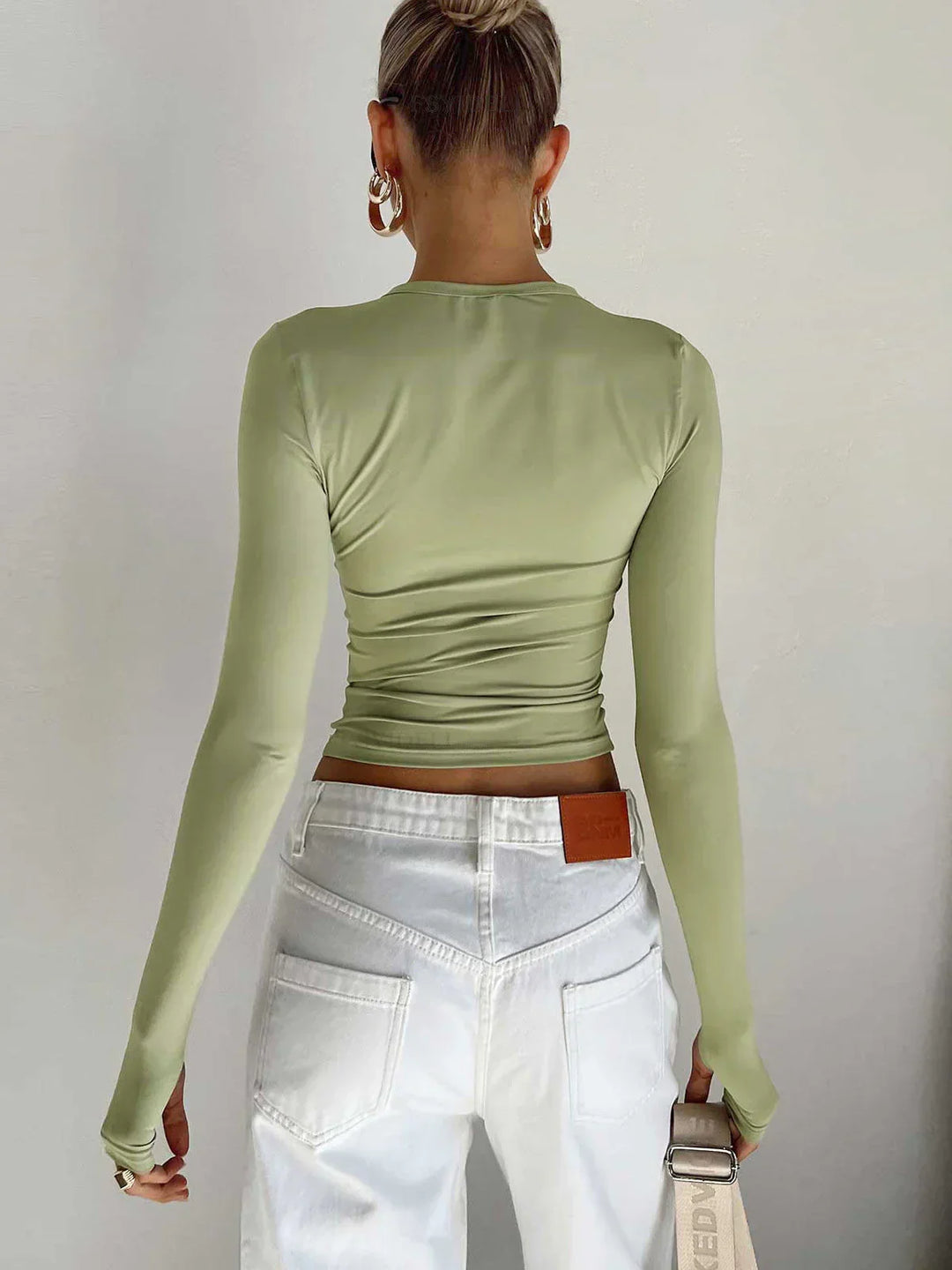 Top da donna a maniche lunghe elasticizzato dal design aderente