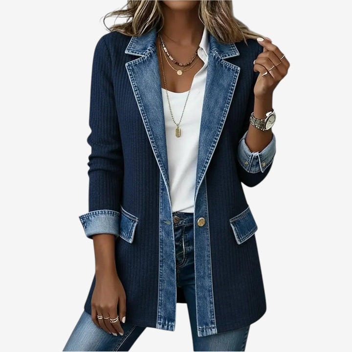 Blusa da donna di media lunghezza con colletto a camicia e strato in denim testurizzato