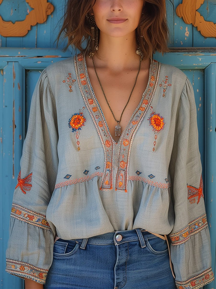 Blusa donna azzurro chiaro con scollo a V, ricamo multicolore, maniche lunghe