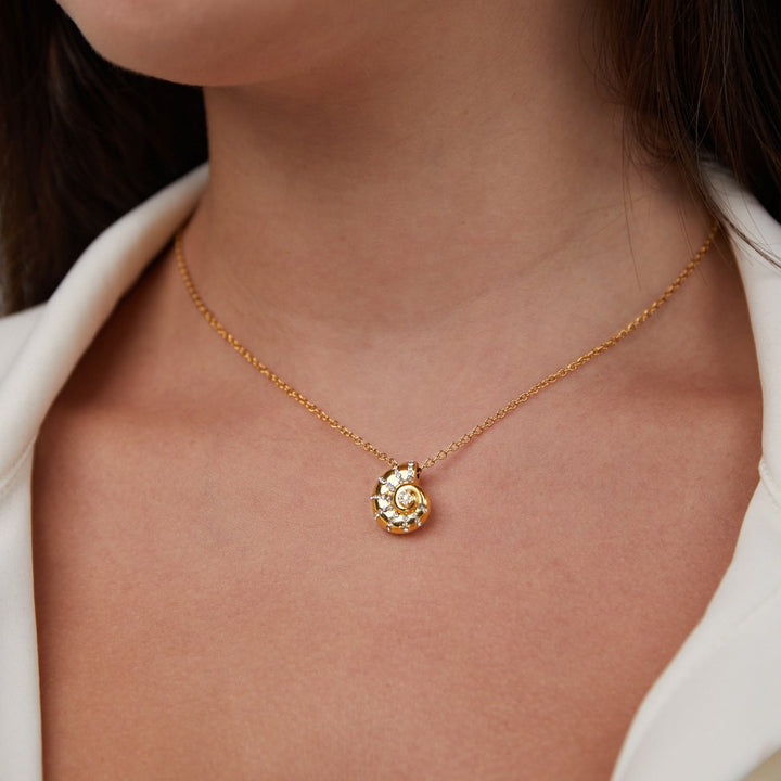 Collana con Ciondolo a Conchiglia in Cristallo