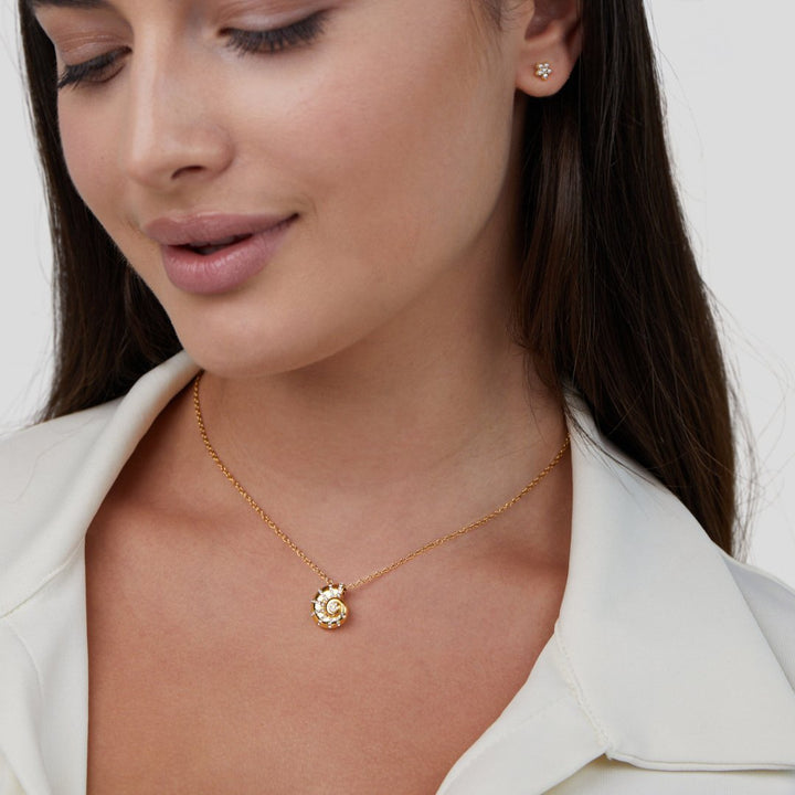 Collana con Ciondolo a Conchiglia in Cristallo