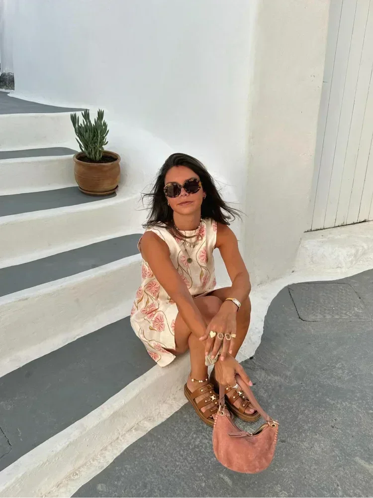 Vestito corto senza maniche bianco con motivi floreali rosa