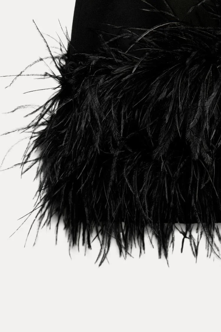Vestito corto da sera da donna con orlo in piume e maniche lunghe