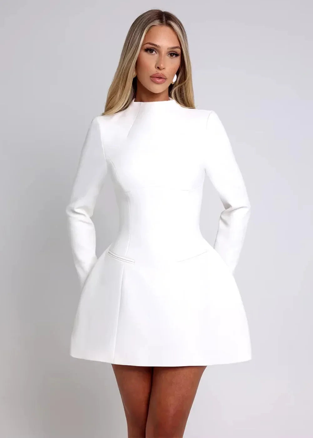 Mini vestito svasato donna maniche lunghe schiena nuda da sera