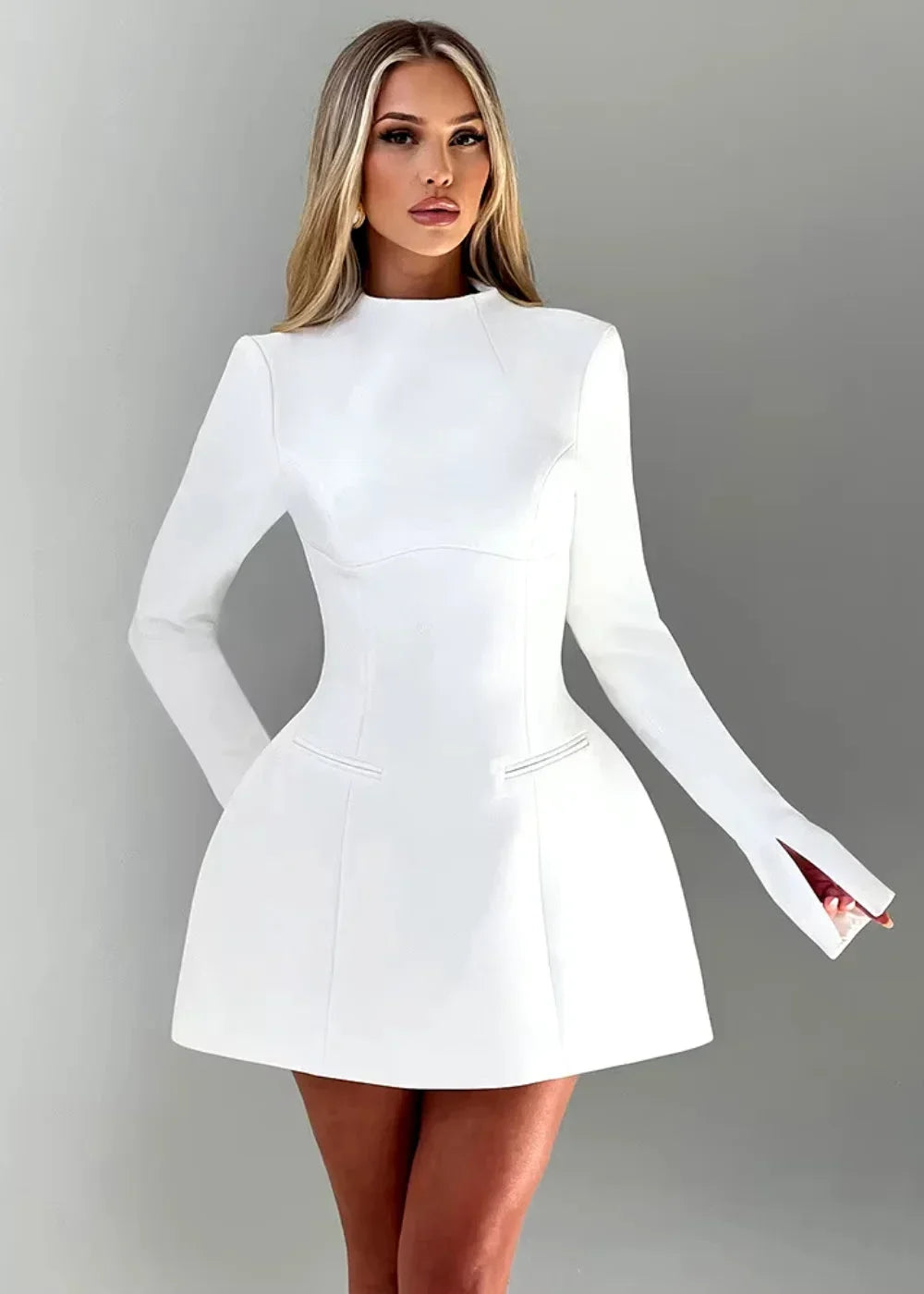 Mini vestito svasato donna maniche lunghe schiena nuda da sera