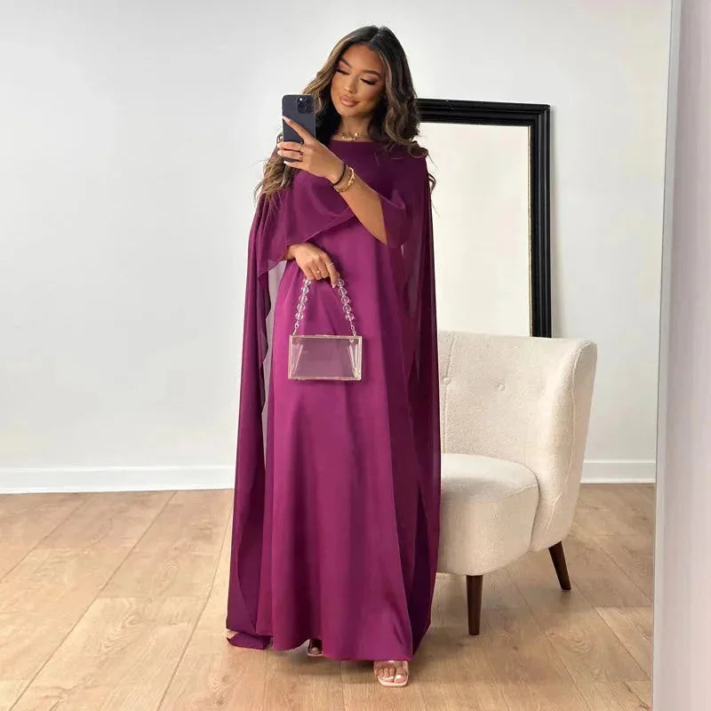 Abito maxi con mantella da donna a taglio elegante e fluido