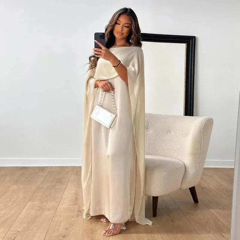 Abito maxi con mantella da donna a taglio elegante e fluido