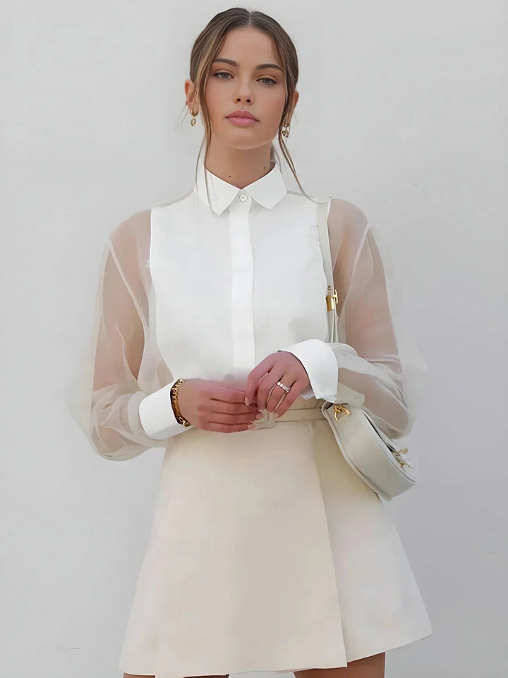 Vestito corto da donna bianco con maniche trasparenti e colletto a camicia
