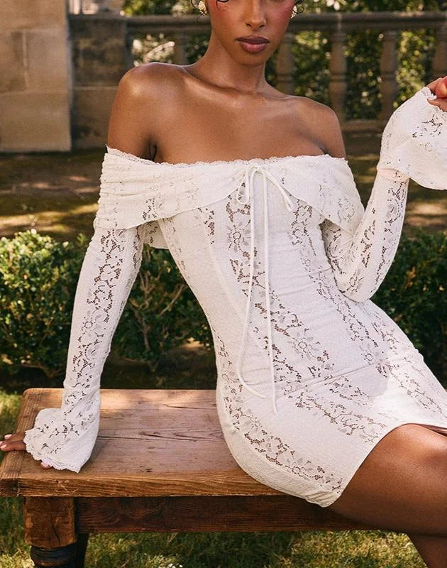 Vestito corto in pizzo bianco a Spalle scoperte