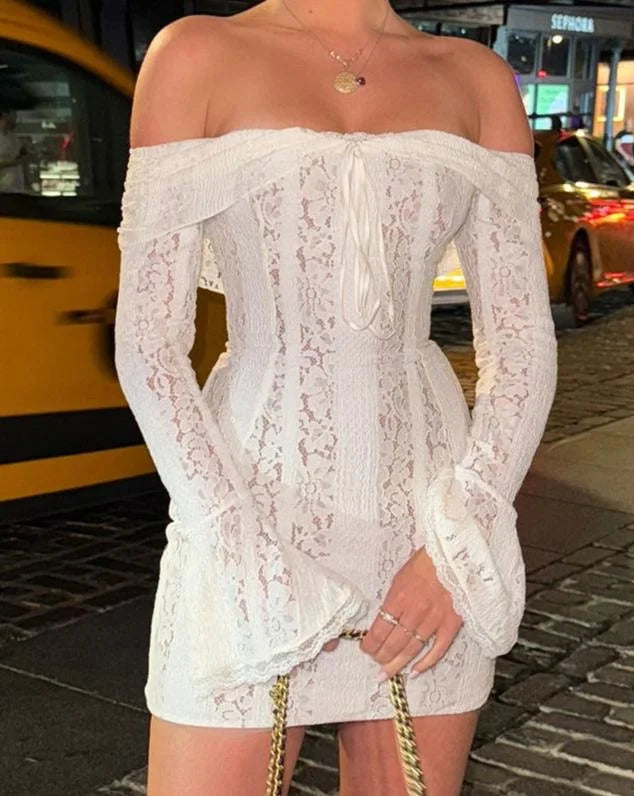 Vestito corto in pizzo bianco a Spalle scoperte