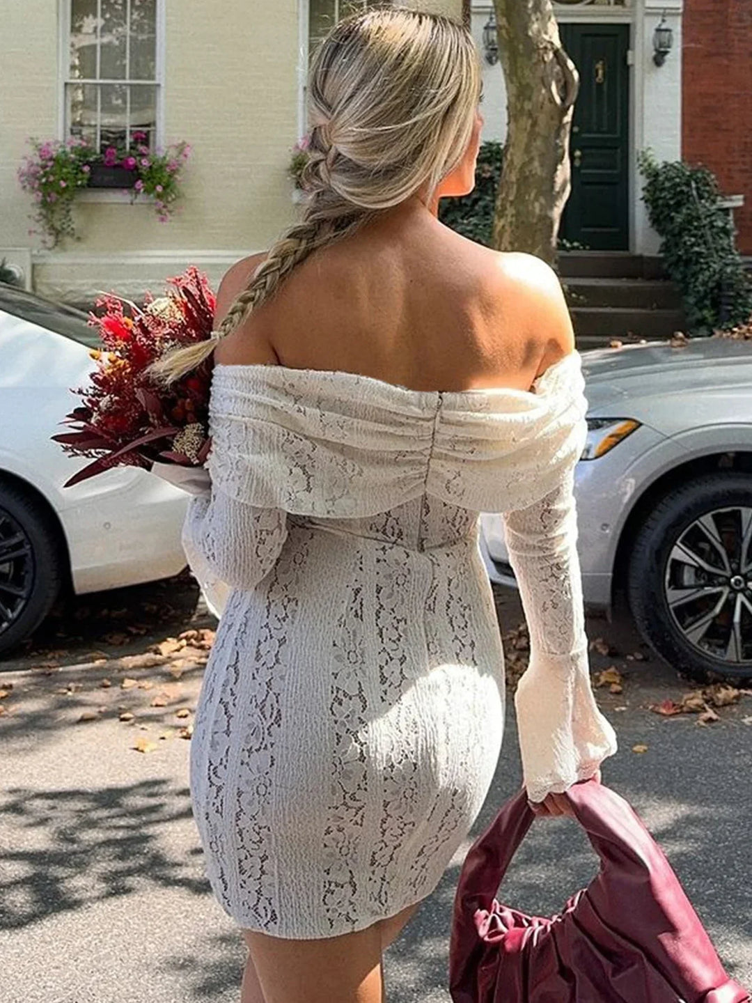 Vestito corto in pizzo bianco a Spalle scoperte