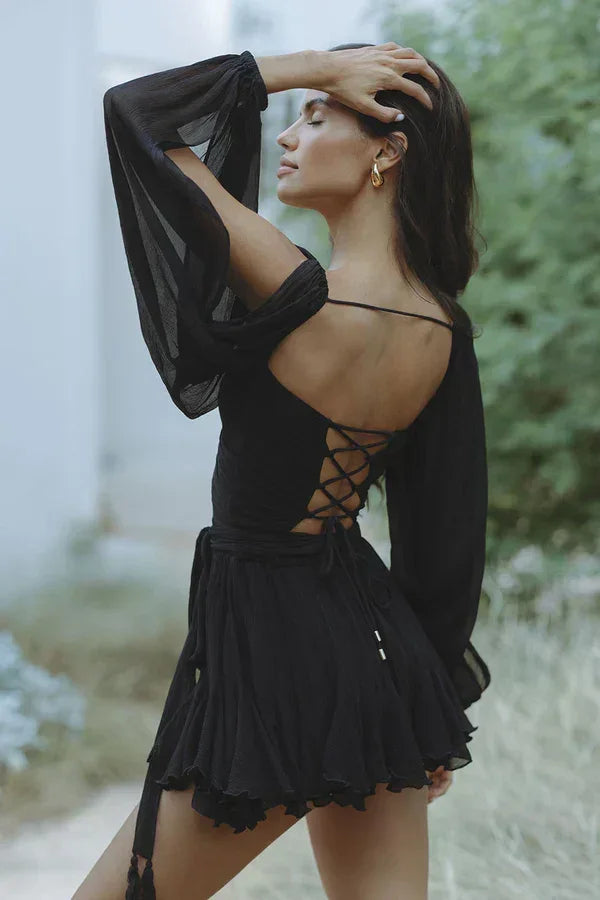 Vestito corto da donna con maniche lunghe fluide