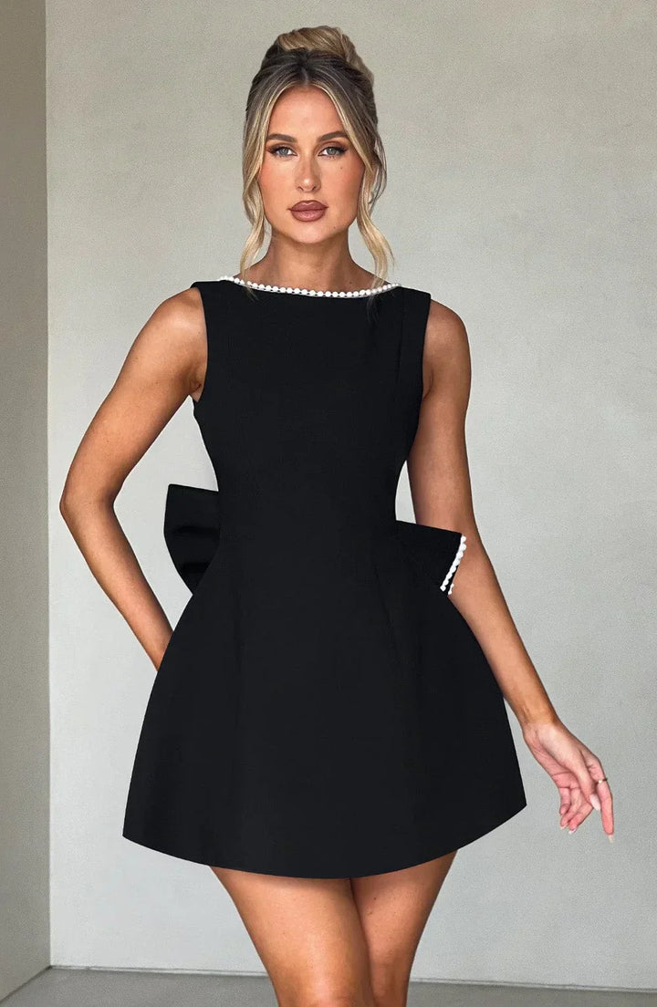 Vestito corto donna con schiena scollata, fiocco decorativo, bordo con perle