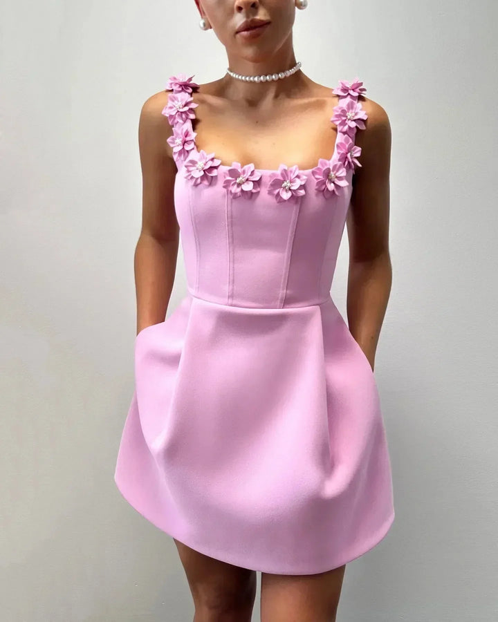 Vestito corto rosa senza maniche con scollatura floreale