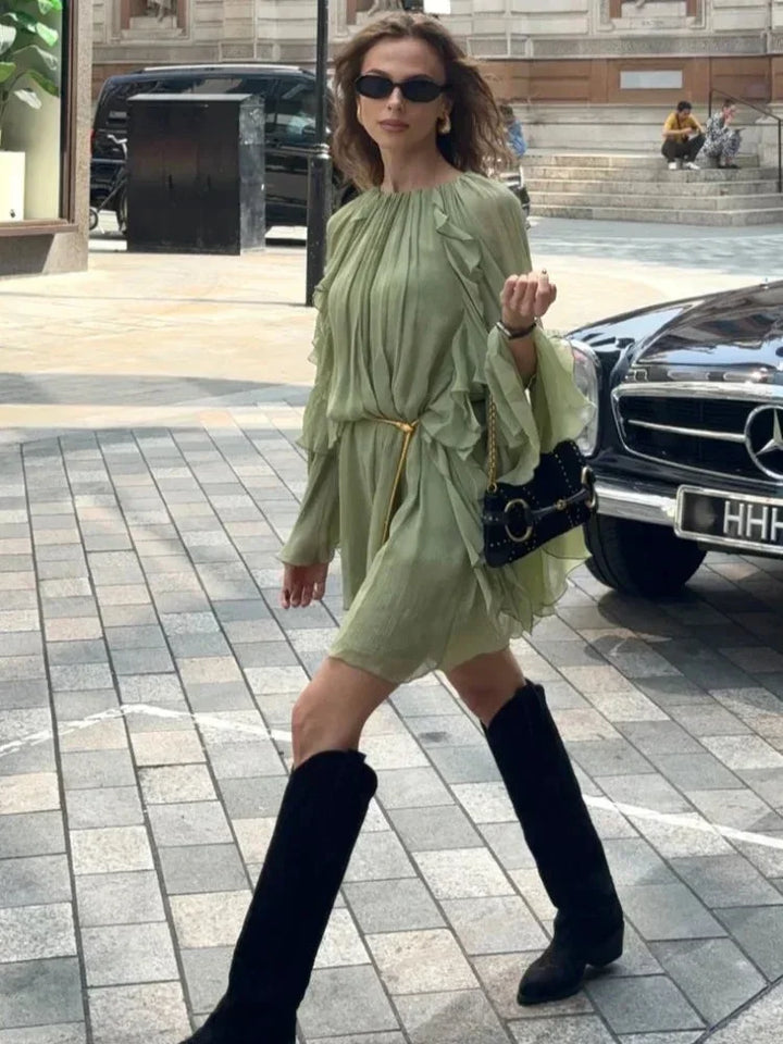 Vestito corto da donna verde chiaro con volant e maniche lunghe da sera