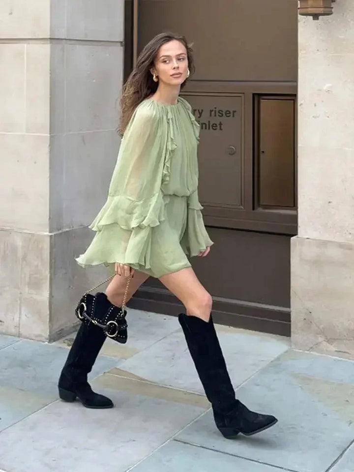 Vestito corto da donna verde chiaro con volant e maniche lunghe da sera