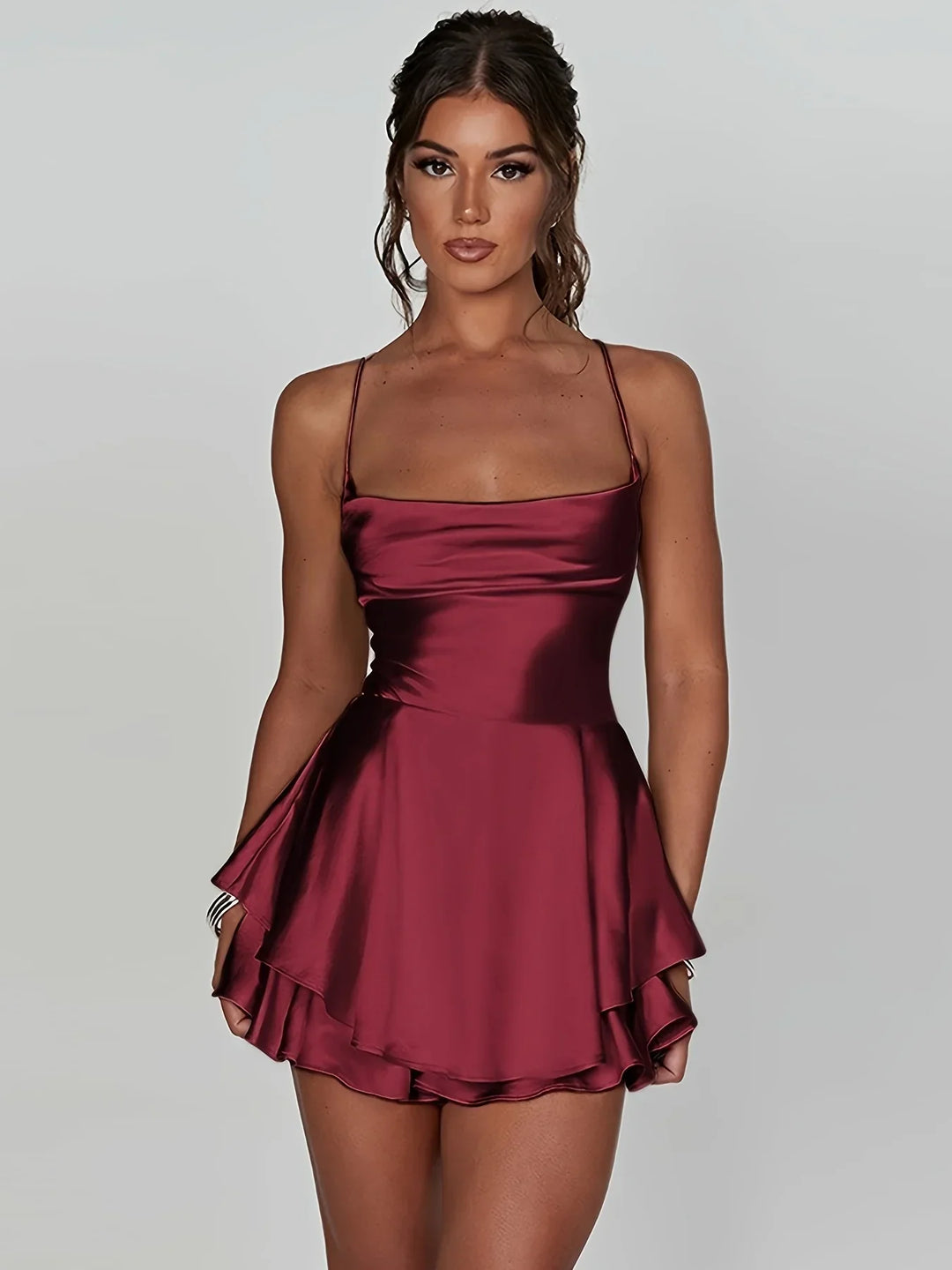 Vestito corto schiena nuda donna con spalline e gonna svasata