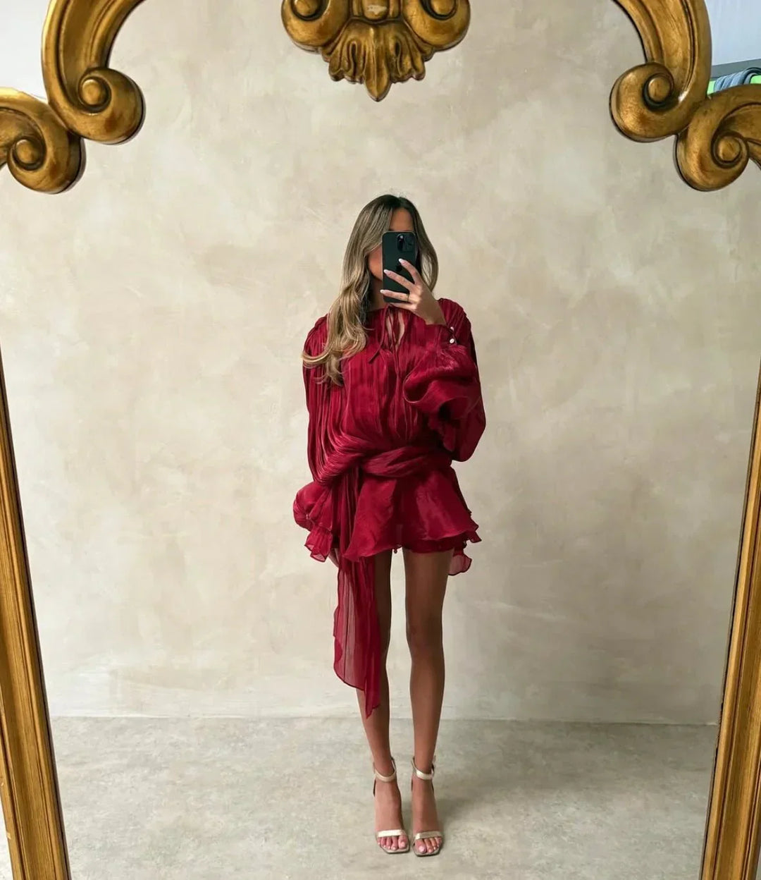 Vestito corto estivo da donna plissettato con maniche a sbuffo