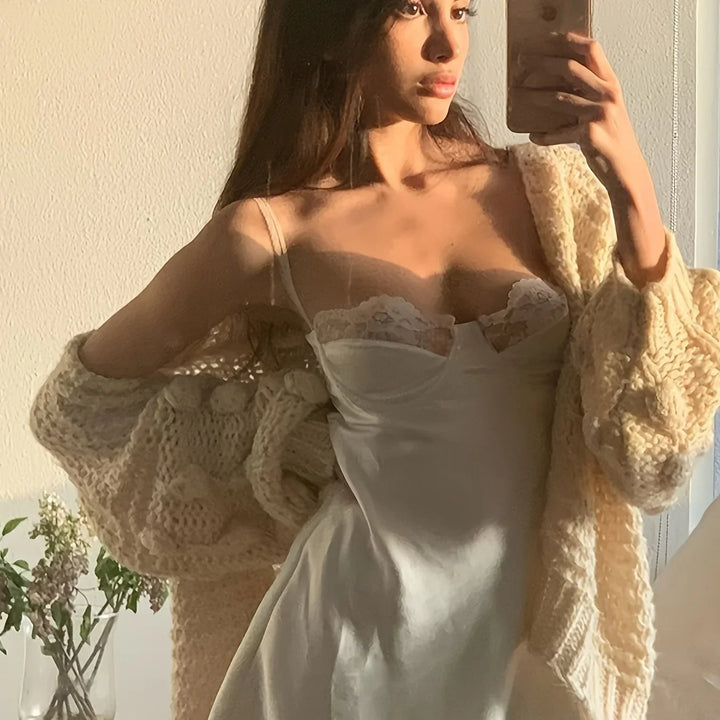 Vestito corto donna schiena nuda con dettagli in pizzo per una serata