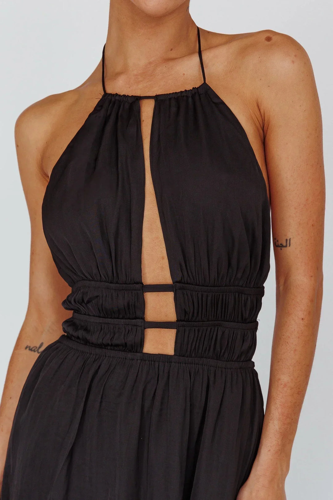 Vestito lungo donna con schiena nuda e dettagli découpe