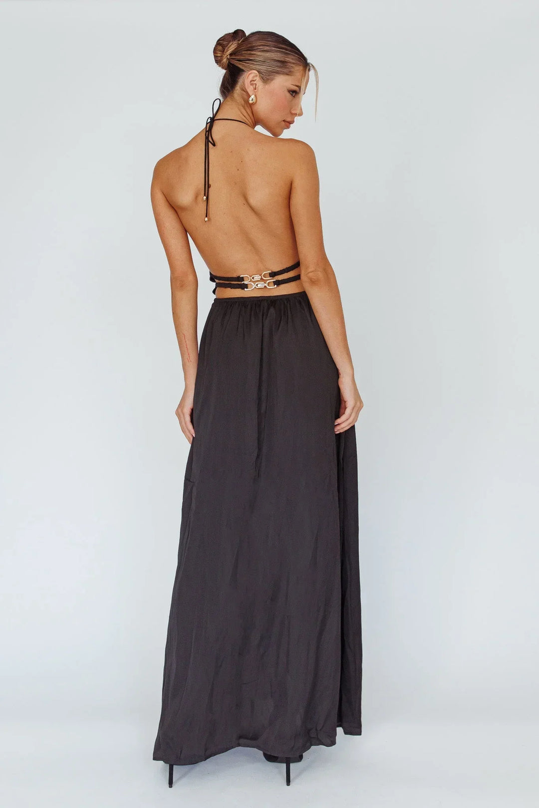 Vestito lungo donna con schiena nuda e dettagli découpe