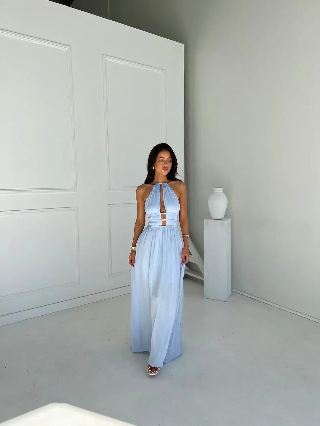 Vestito lungo donna con schiena nuda e dettagli découpe