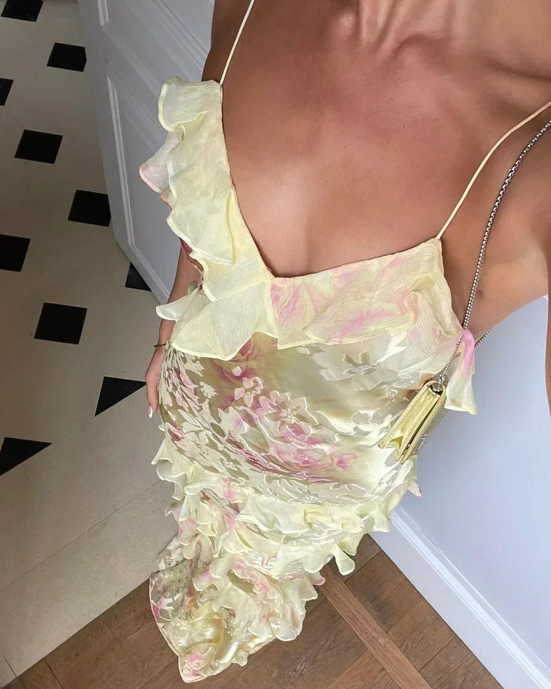 Vestito lungo donna con volant asimmetrici e spalline sottili