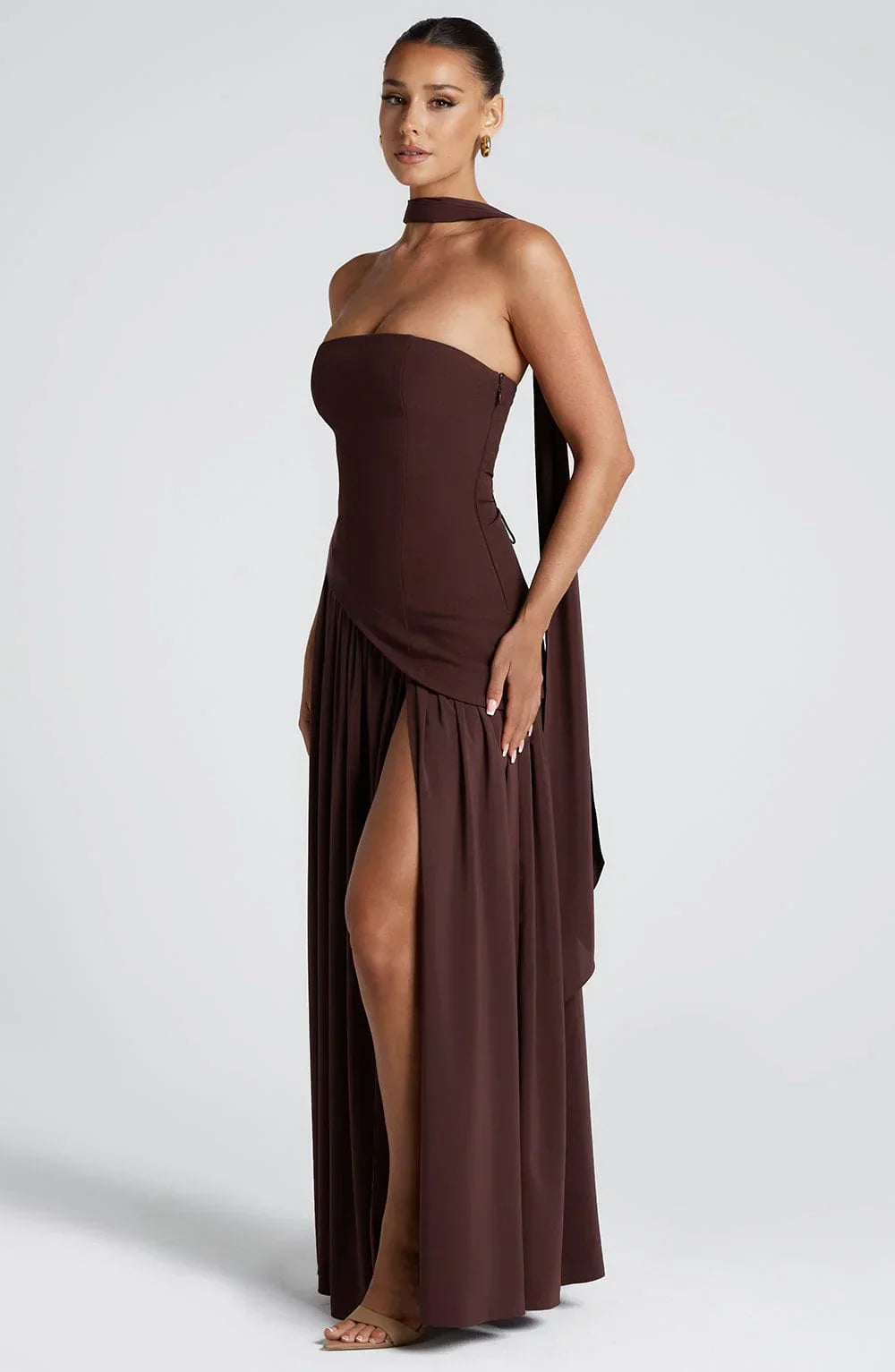 Vestito lungo a bustier con corsetto, dettaglio foulard e spacco alto