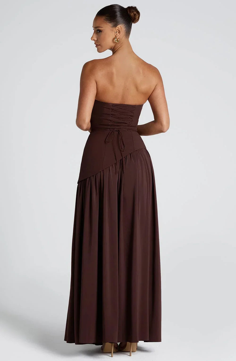 Vestito lungo a bustier con corsetto, dettaglio foulard e spacco alto