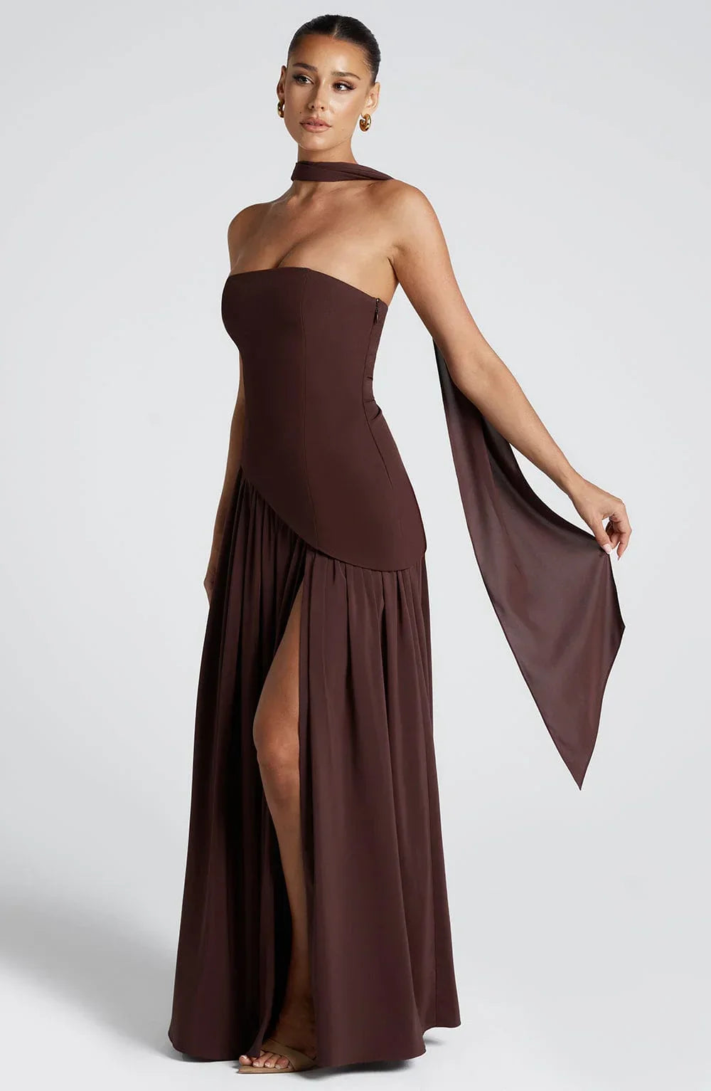 Vestito lungo a bustier con corsetto, dettaglio foulard e spacco alto
