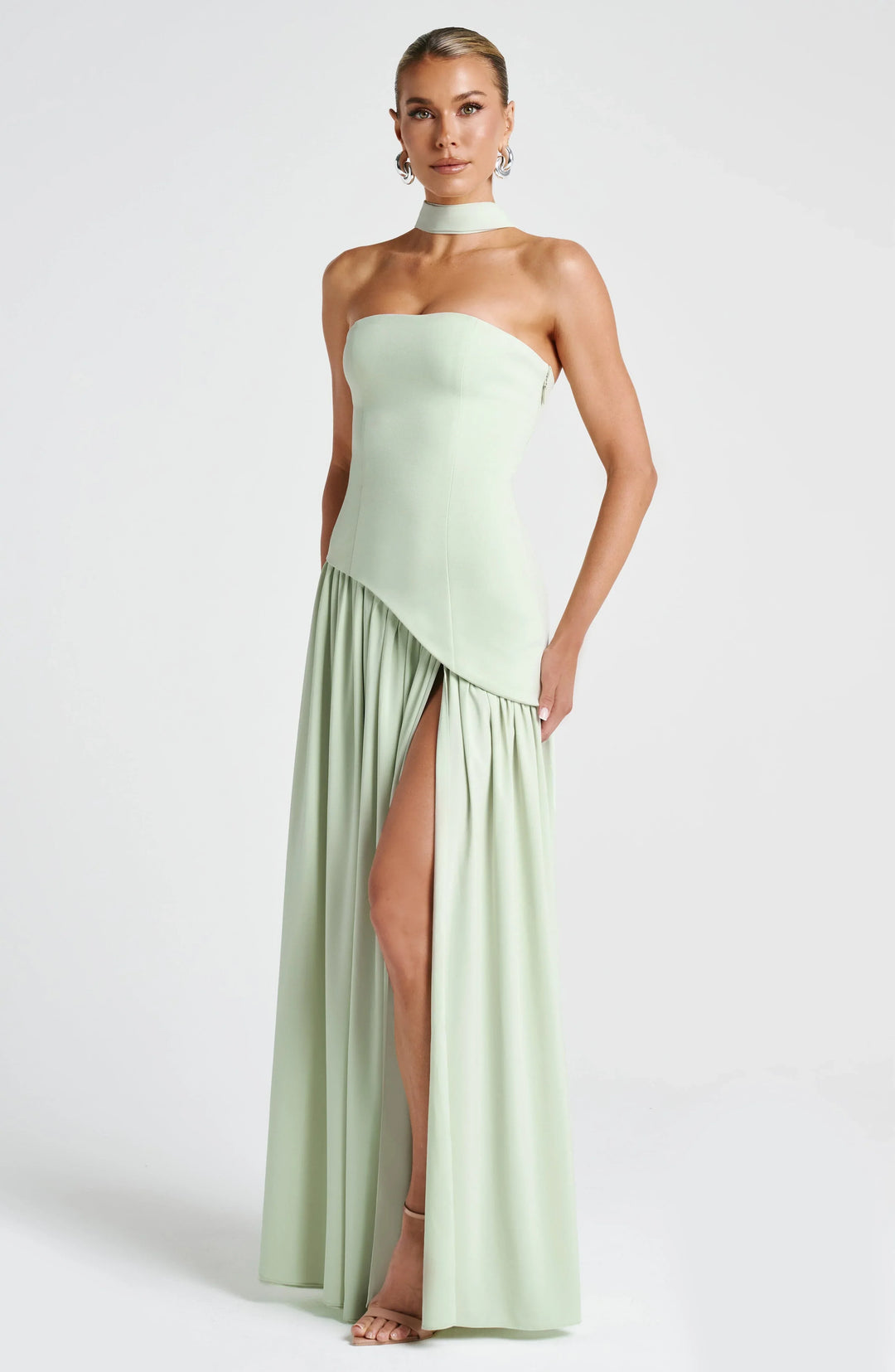 Vestito lungo a bustier con corsetto, dettaglio foulard e spacco alto