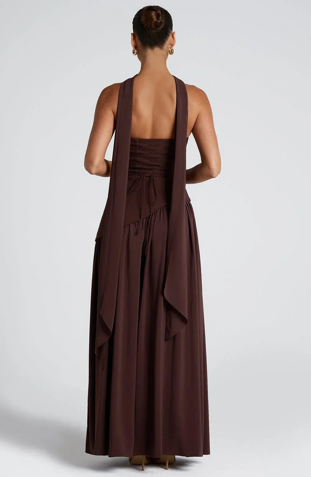 Vestito lungo a bustier con corsetto, dettaglio foulard e spacco alto