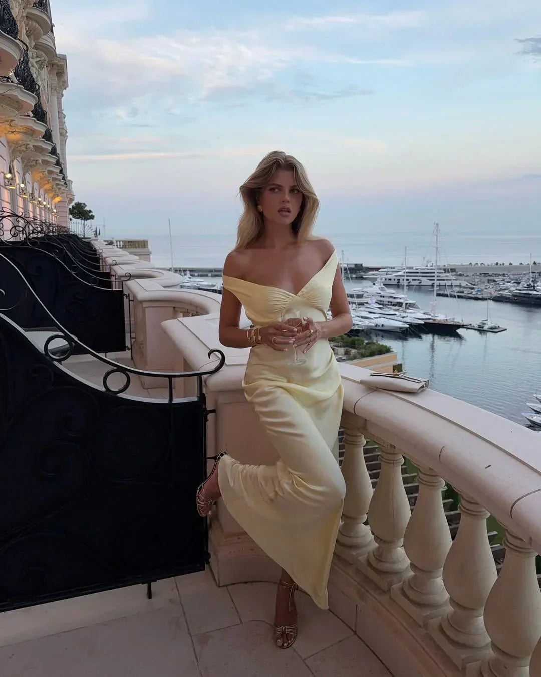 Vestito lungo donna giallo a spalle scoperte