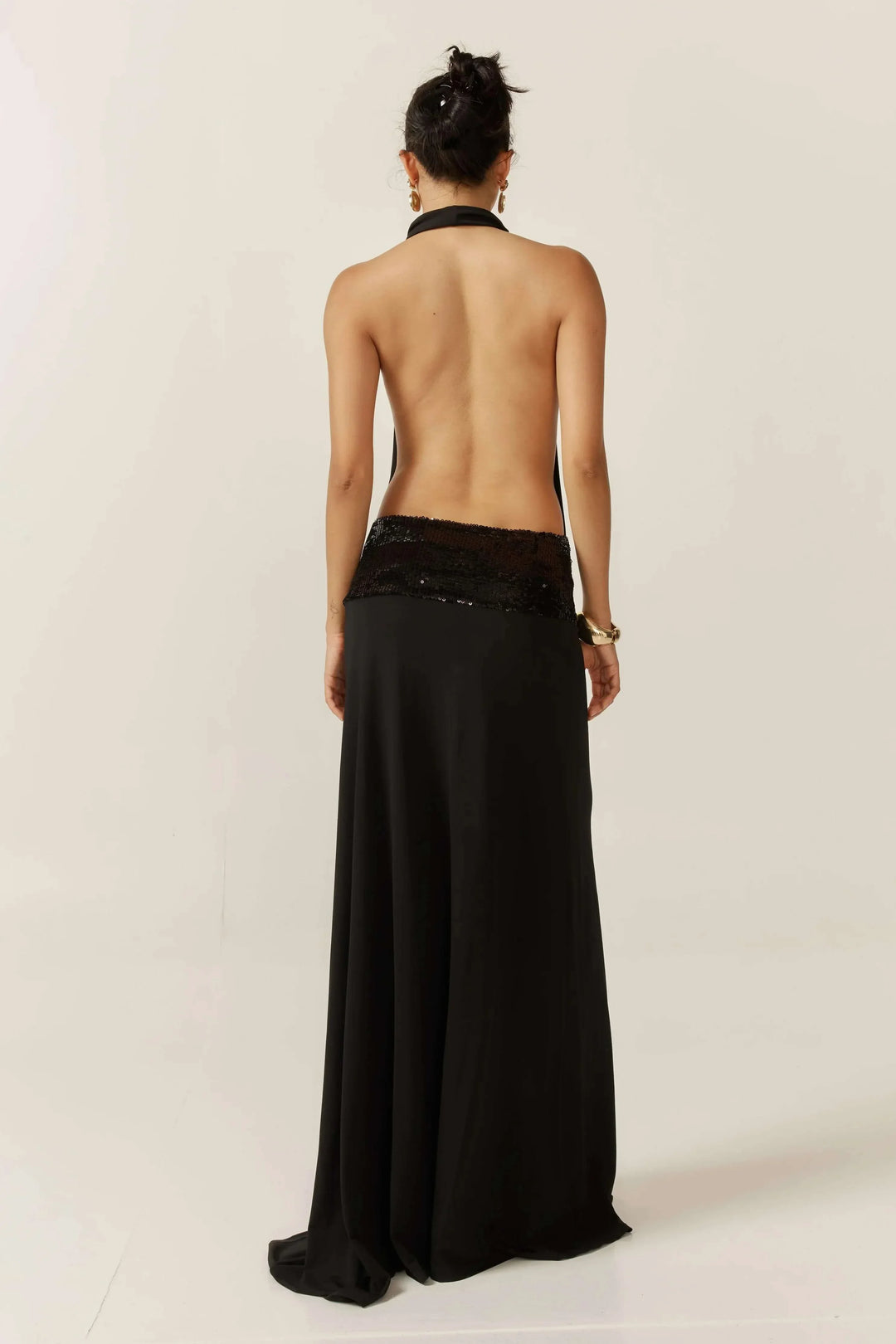 Vestito lungo da donna nero schiena nuda con paillettes