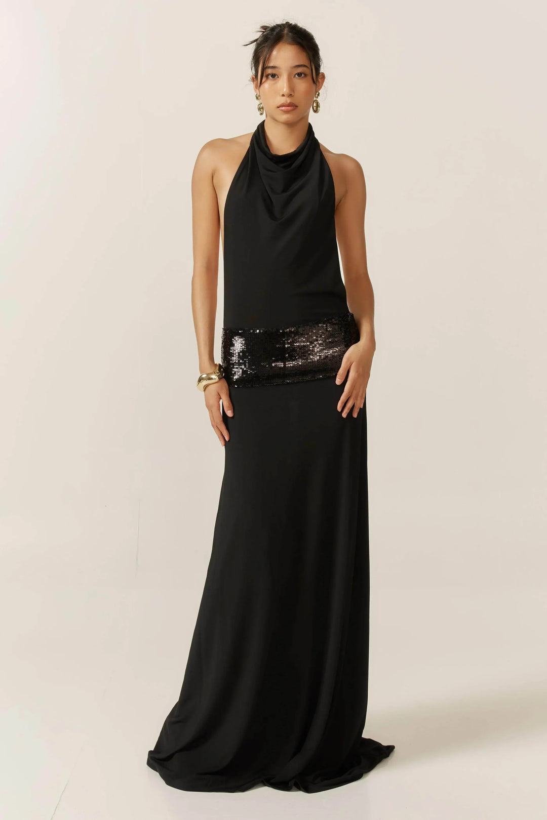 Vestito lungo da donna nero schiena nuda con paillettes
